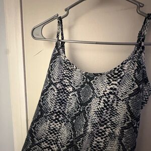 SHEIN Monochrome Textured Top